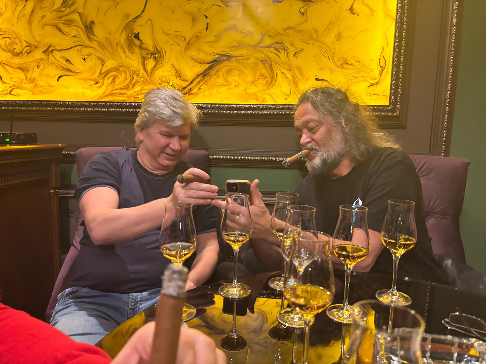 Алкогольно-сигарные переговоры в AL33