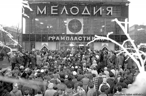 11 мая 1964 года в Москве на КАЛИНИНСКОМ открылся магазин дисков МЕЛОДИЯ!