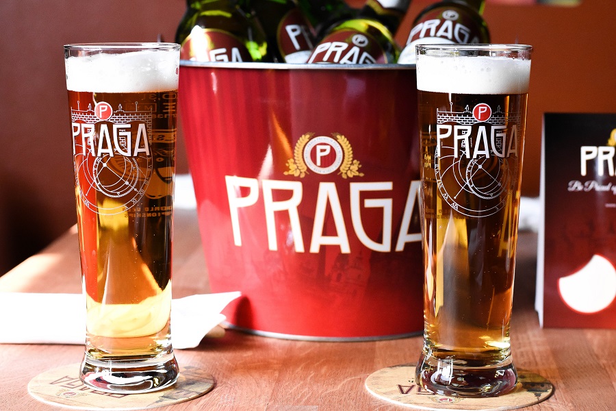 ДЕЛОВЫЕ ЛЮДИ рекомендуют — пиво PRAGA светлое и тёмное!